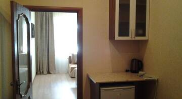 Фото номера Четырехместный номер с балконом Гостиница Guest House Livadiya Vinogradnaya г. Ливадия 2