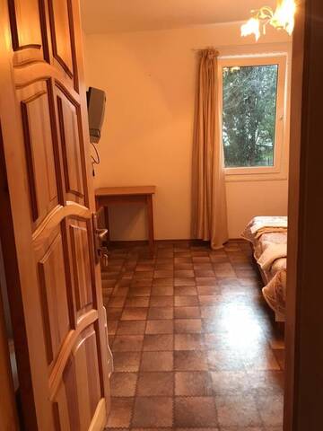 Фото номера Двухместный номер с 2 отдельными кроватями и общей ванной комнатой Гостиница Гостевой дом Ливадия г. Ливадия 3