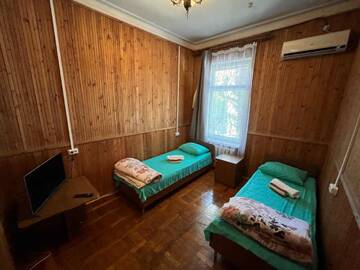 Фото номера Трехместный номер Гостевой дом Югославия г. Ливадия 3