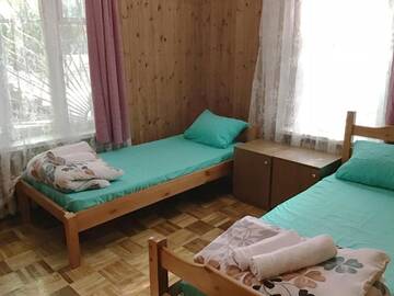Фото номера Четырехместный номер «Комфорт» Гостевой дом Югославия г. Ливадия 3